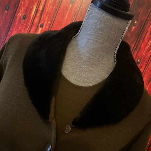 1960s Vintage 2 piece Dress with Fur collar Cardigan - Picture 7 of 7